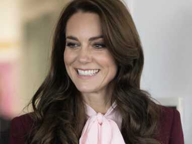 PHOTOS - Kate Middleton, Letizia d'Espagne, Brigitte Macron... Ces célébrités fans du col lavallière