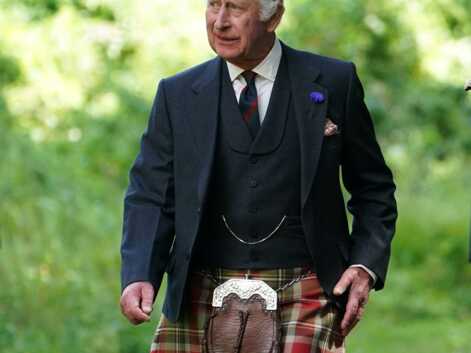 PHOTOS - Charles III décontracté et en kilt pour une sortie officielle en Écosse