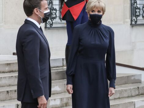 PHOTOS - Brigitte Macron en robe longue, chignon et boucles d'oreilles à l'Elysée