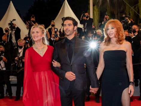 PHOTOS - Cannes 2021 : Mylène Farmer, Tahar Rahim, Mélanie Laurent... Le jury fait sensation sur le tapis rouge 