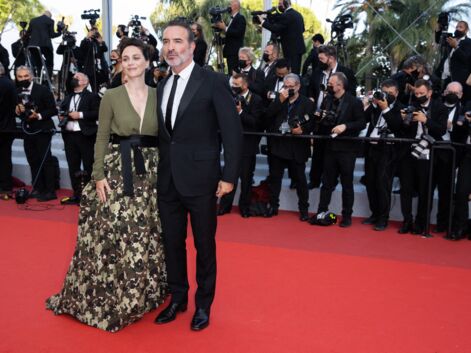 PHOTOS - Cannes 2021 : Jean Dujardin et Nathalie Péchalat amoureux... Ultime montée glamour