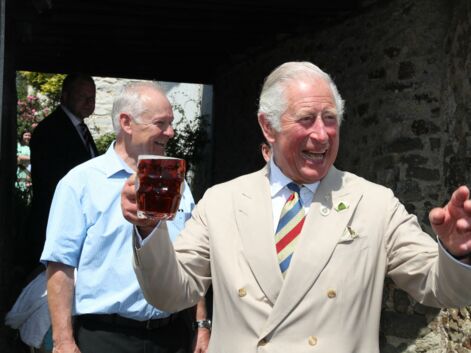 PHOTOS - Le prince Charles se lâche loin des polémiques