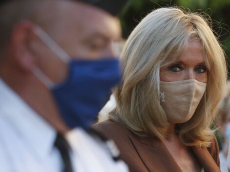 PHOTOS - Brigitte Macron coordonne son masque à ses tenues