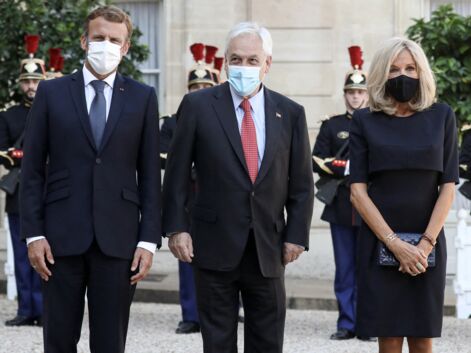 PHOTOS - Brigitte Macron sobre en robe et escarpins noirs à l'Elysée