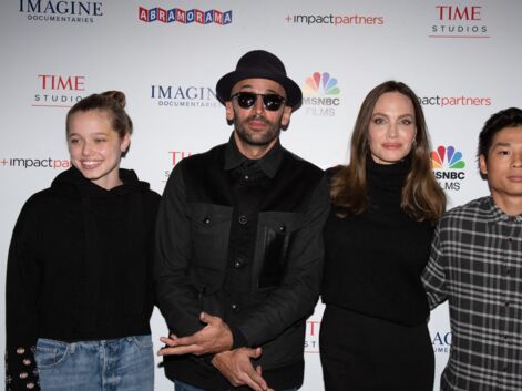 PHOTOS - Angelina Jolie : sa fille Shiloh en jean, hoodie et Converse sur tapis rouge