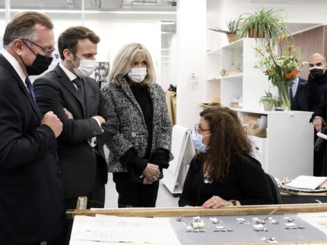 PHOTOS - Brigitte et Emmanuel Macron visitent les ateliers Chanel au 19M