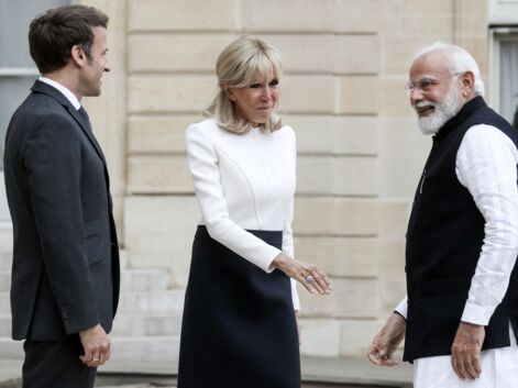 PHOTOS - Brigitte Macron chic en robe courte bicolore signée Louis Vuitton