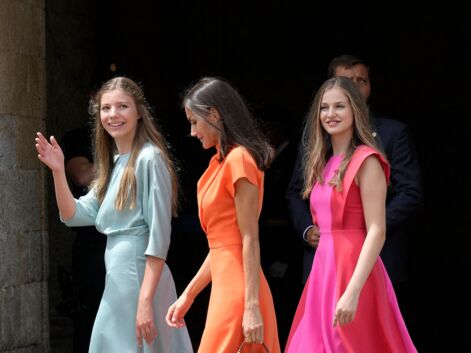 PHOTOS - Letizia, Sofia et Leonor d'Espagne en robes flashy à Saint-Jacques-de-Compostelle