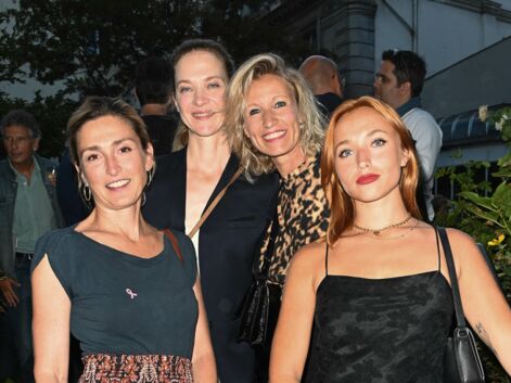 PHOTOS - Julie Gayet, Alexandra Lamy, Chloé Jouannet complices lors d’un cocktail parisien