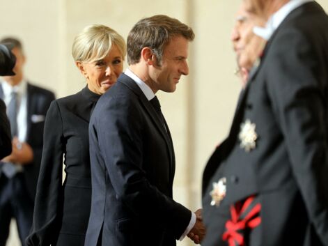 PHOTOS - Brigitte Macron fait preuve d'élégance avec une robe noire à Rome