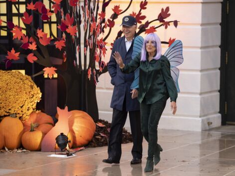 PHOTOS - Jill Biden perruque violette sur la tête et ailes dans le dos : la First Lady méconnaissable fait sensation pour Halloween