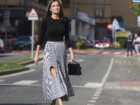 PHOTOS - Letizia d'Espagne et sa jupe trouée issue de la collaboration H&M x Toga d'une valeur de 185€