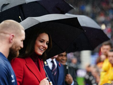 PHOTOS - Kate Middleton attire tous les regards avec son manteau long Alexander McQueen 