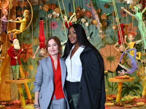 PHOTOS - Isabelle Huppert et Naomi Campbell glamours pour inaugurer les vitrines de Noël du Printemps Haussmann 
