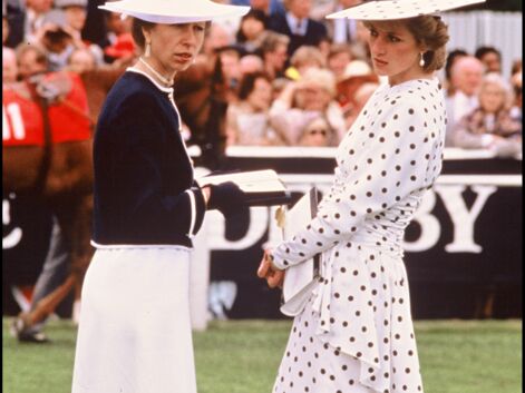 PHOTOS - Lady Diana, Princesse Anne, Sarah Ferguson... Les plus belles tenues de la famille royale britannique dans les 90's