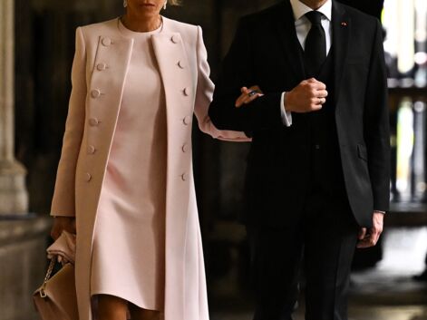 PHOTOS - Brigitte Macron : ses plus beaux looks de l'été 2023