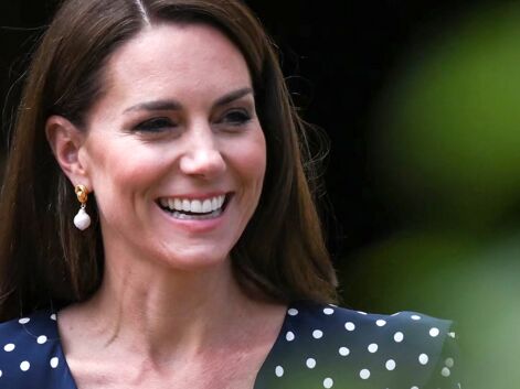 PHOTOS - Kate Middleton resplendissante dans un look rétro chic