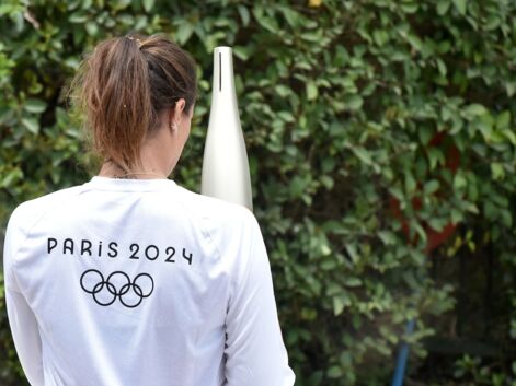 PHOTOS - JO de Paris 2024 : Nikos Aliagas, Anne Hidalgo, Laure Manaudou… Ces personnalités présentes lors de l’allumage de la flamme olympique