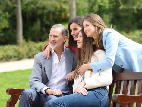 PHOTOS - Letizia d’Espagne, Felipe VI et leurs filles : séance photo dans les jardins du Palais Royal