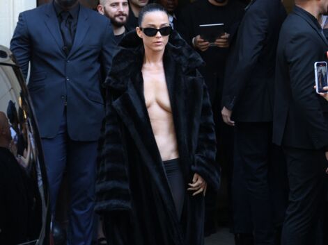 PHOTOS - Katy Perry nue sous un manteau, Nicole Kidman en robe sirène… Les photos du défilé Balenciaga