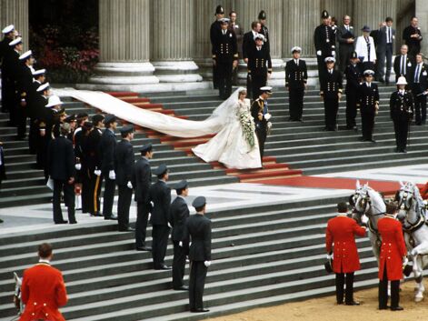 PHOTOS - Lady Diana, Charlene de Monaco, Letizia d'Espagne… Les traînes de mariée les plus impressionnantes du gotha