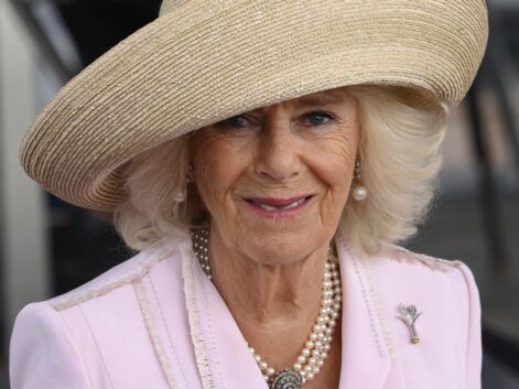 PHOTOS - Reine Camilla : découvrez son impressionnante collection de colliers de perles 