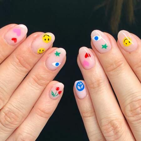Emojis, étoiles et petits coeurs : @vanityprojectsmia par la nail artist @nycchiaranails