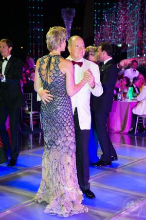 Charlène de Monaco canon électrise la piste de danse avec le prince Albert