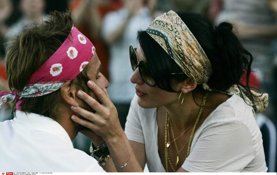 Nolwenn Leroy félicite son chéri pendant un match à Wimbledon, en 2008