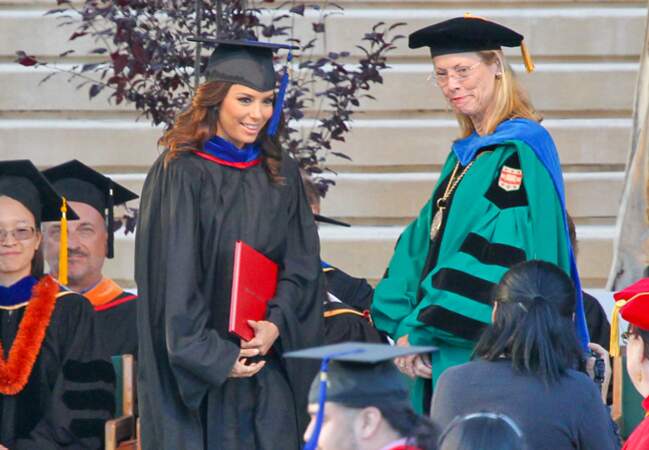 Eva Longoria reçoit son diplôme à l'université de Californie
