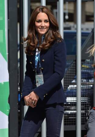 Lors des jeux du Commonwealth princesse Kate choisit son total-look preppy de prédilection