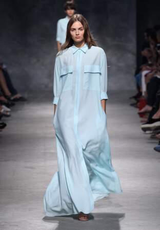 Robe oversize bleu layette chez Felipe Oliveira Baptista