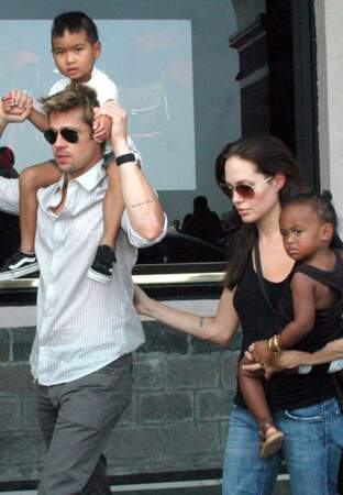 Brad Pitt Angelina Jolie avec Maddox et Zahara en 2006