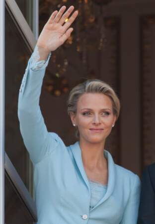 Le 1er juillet 2011, Charlène de Monaco privilégie le raffinement pour son mariage civil avec un chignon bas et un joli volume au dessus du front
