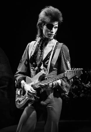 Février 1974: David Bowie interprète "Rebel Rebel" au Top Pop Studios (Pays-Bas) 