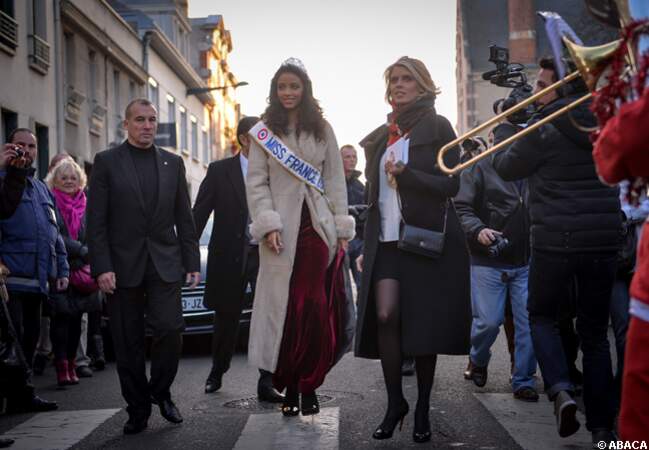 Sylvie Tellier accompagne Miss France dans les rues de Chartres