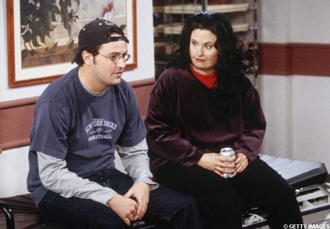 Dès le lycée, Chandler plaisait à Monica. C'est parce qu'il l'a appelé "la grosse" qu'elle s'est mise au régim