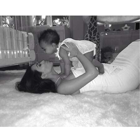Kim Kardashian et sa fille pour la fête des mères. 
