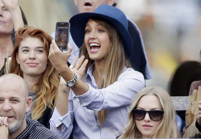 Jessica Alba adore les selfies.