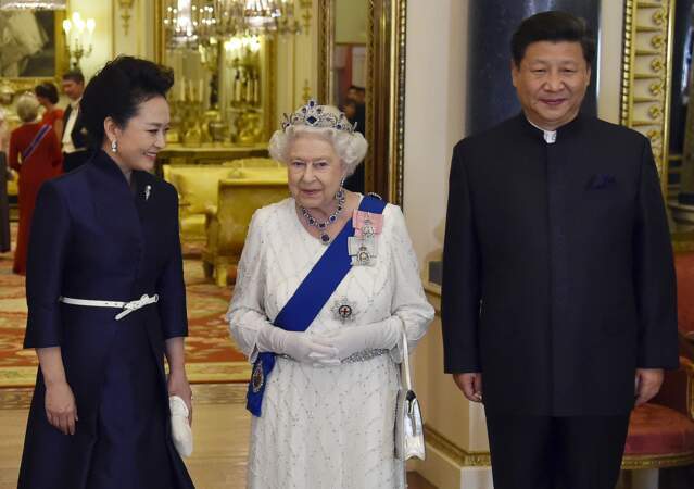 La première dame chinoise Peng Liyuan, la reine Elizabeth II et le président Xi Jinping