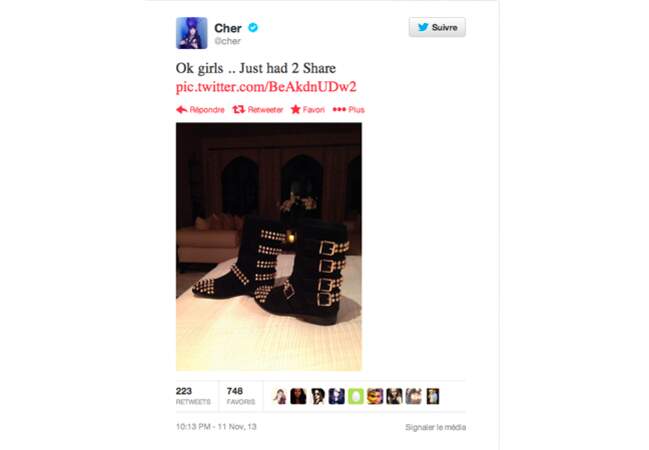 Moment girly pour @Cher: elle expose ses nouvelles bottes aux yeux de ses fans