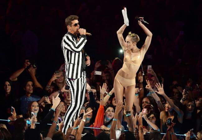 Miley danse pour Robin Thicke