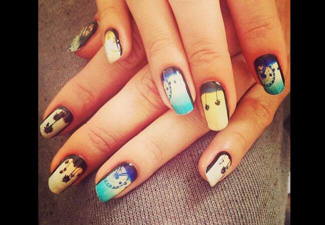 Le  nail art Coachella d'Alessandra Ambrosio
