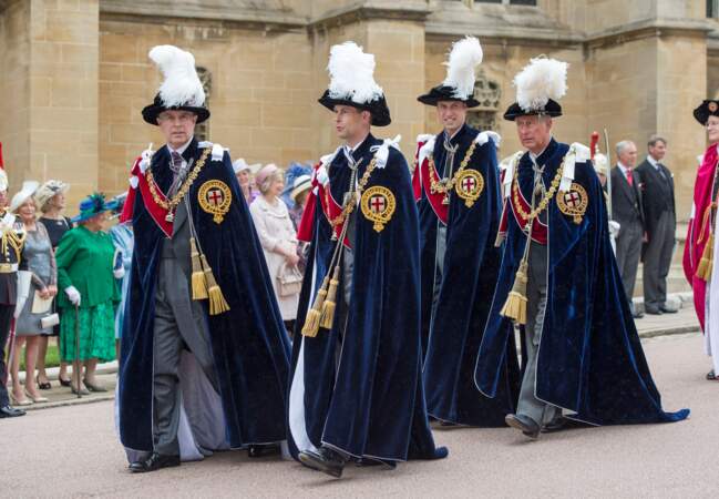 Les membres de l'Ordre de la Jarretière avec le prince Charles et William 