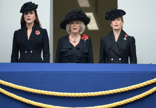 La duchesse de Cambridge, de Cornouailles, et la comtesse de Wessex chantent de bon coeur