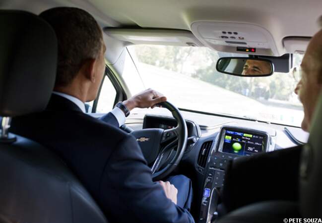 Barack Obama teste une voiture électrique