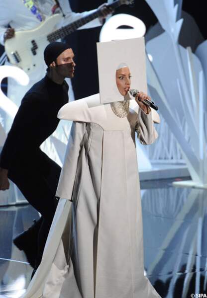 Lady Gaga interprète Applause