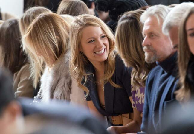 Blake Lively tout sourire aux fronts rows