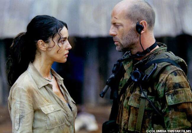 Dans Les larmes du soleil, en 2003, Bruce Willis croise la route de la bellissima Monica Bellucci 
