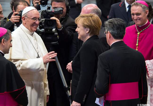 Le pape discute avec Angela Merkel